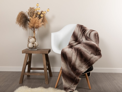 HUSKY FAUX FUR THROW