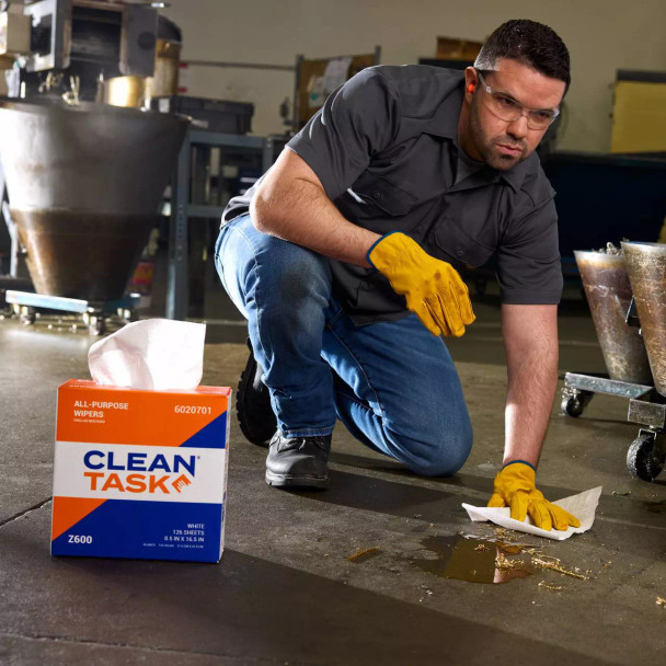 Clean Task Z600 all-purpose wiper removing oil and grime from tools and machine parts