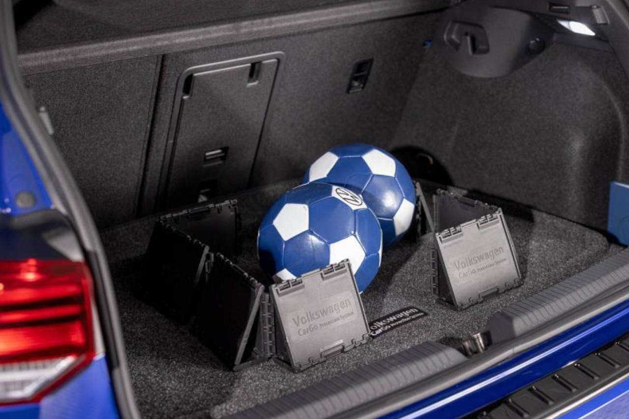 2022-2027 VW Golf R Carpeted Cargo Mat With CarGo Blocks