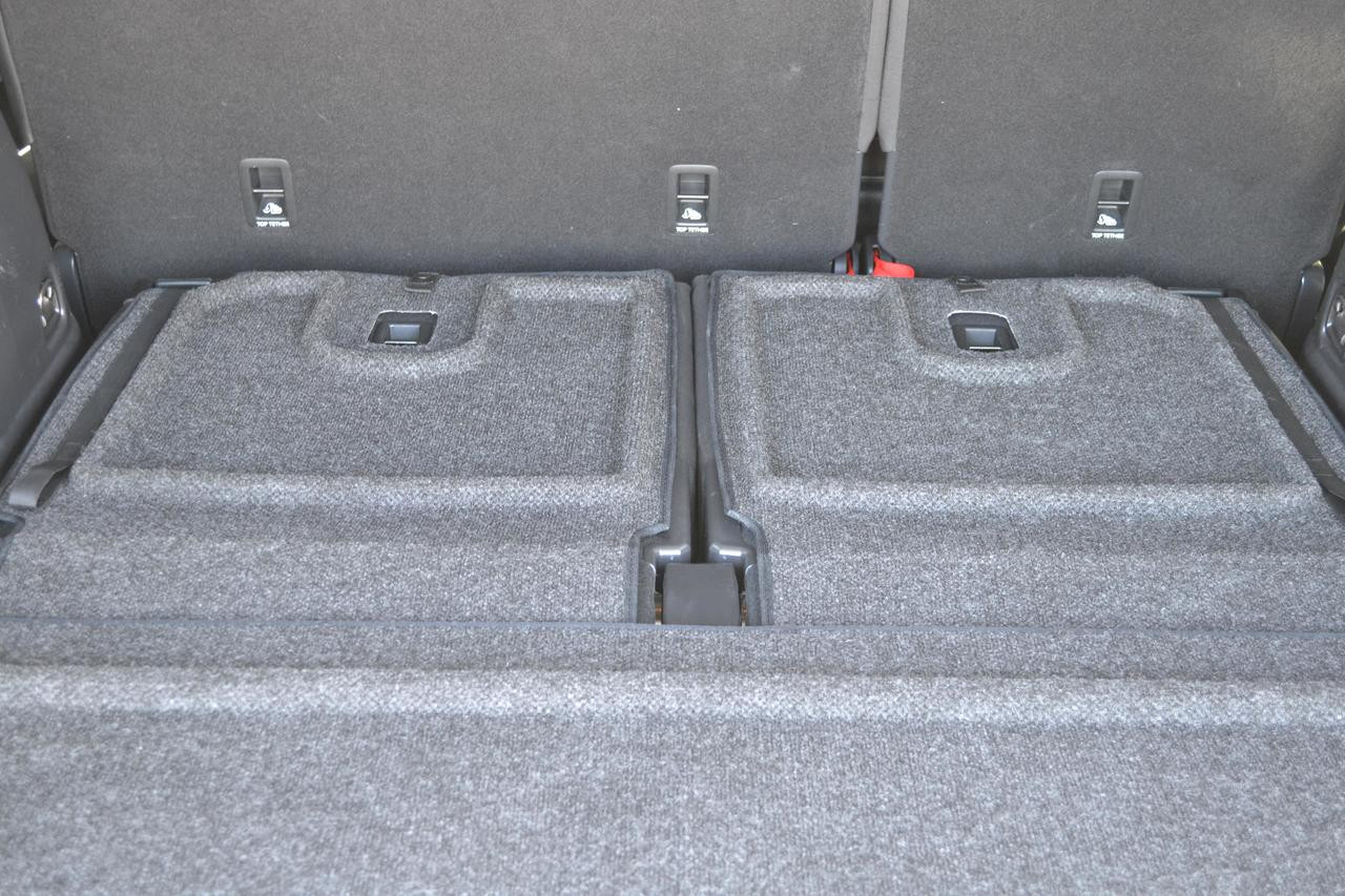 20182020 Volkswagen Atlas Carpet Cargo Tray and Extended Seat Back