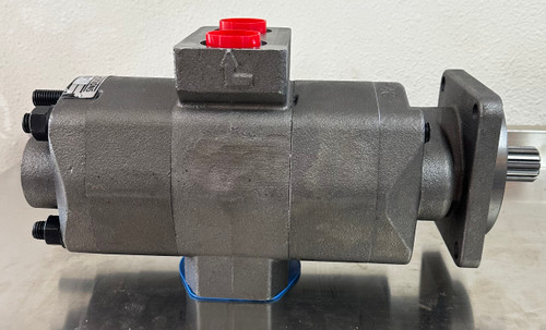 High-resolution image of the Heavy Motions 423-9323-007 350 Series tandem gear pump with 4-bolt “C” mount, splined shaft, and dual-stage body design.