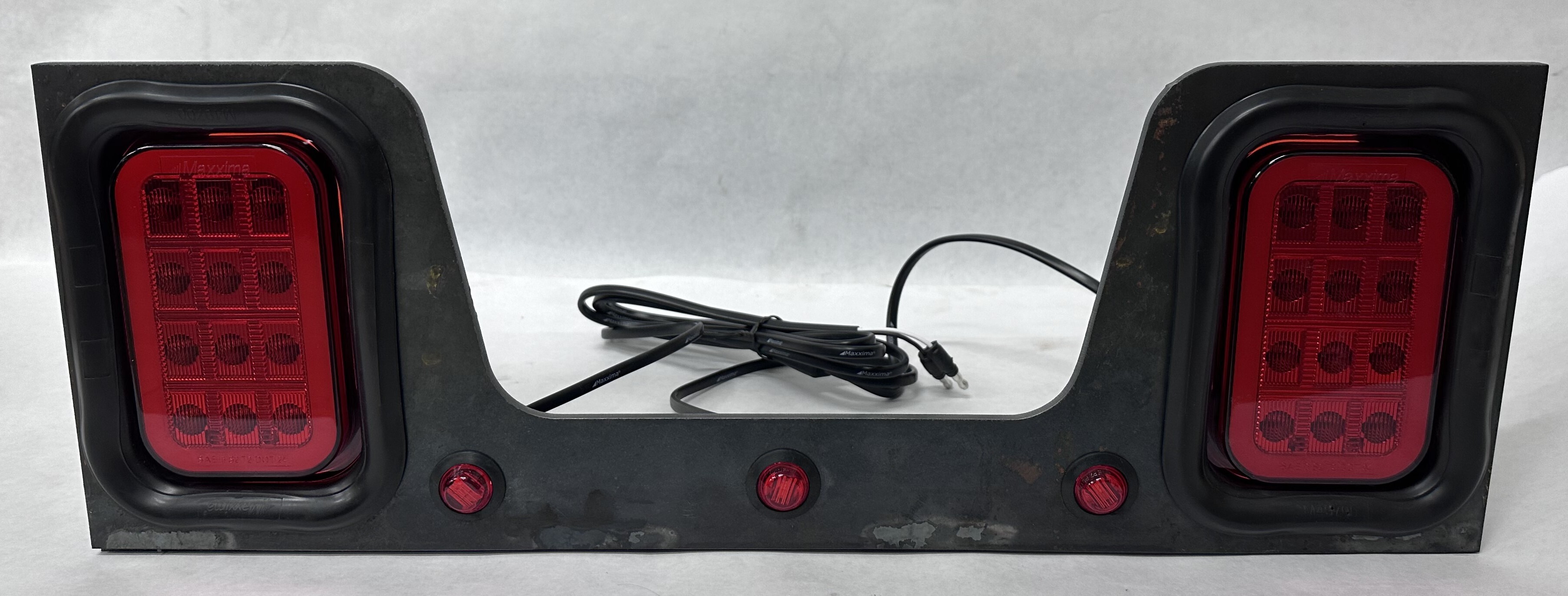 Dual LED stop turn tail light bracket kit for dump trucks