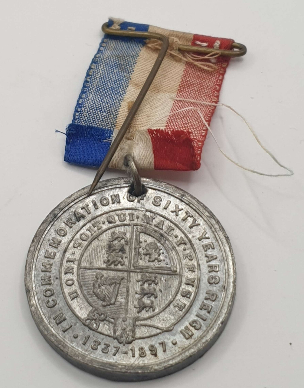 GREAT BRITAIN UK ENGLAND 1837 - 1897 QUEEN VICTORIA MEDAL