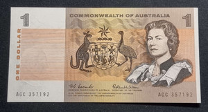 AUSTRALIA ND 1983 1 DOLLAR QEII P42d UNC QUEEN ELIZABETH II