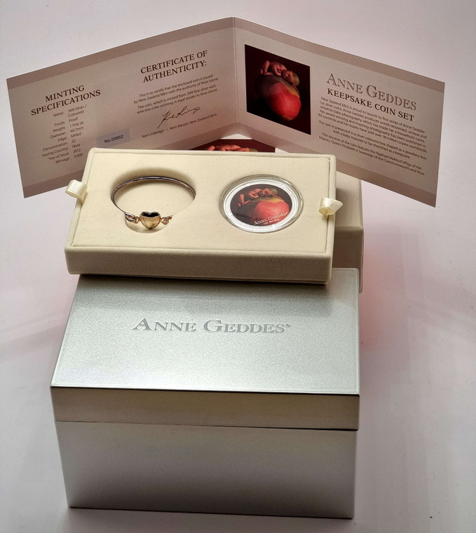 NEW ZEALAND 2012 ANNE GEDDES 1 OZ SILVER COIN SET COIN AND BRACELET IN JEWELRY CASE COLLECTIBLE
