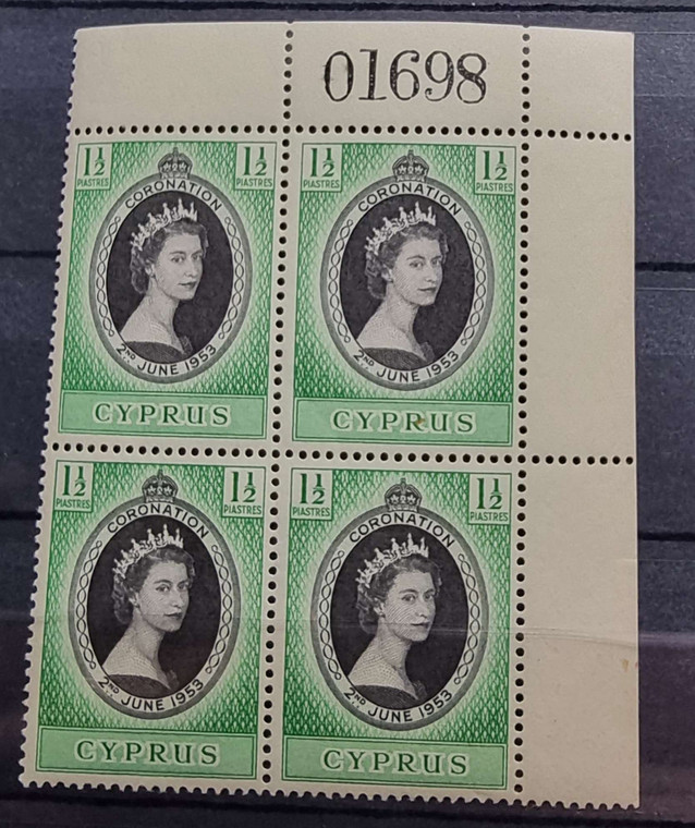 CYPRUS 1953 QEII 1 1/2 PIASTRE MNH STAMPS CORNER BLOCK WITH CONTROL NUMBER