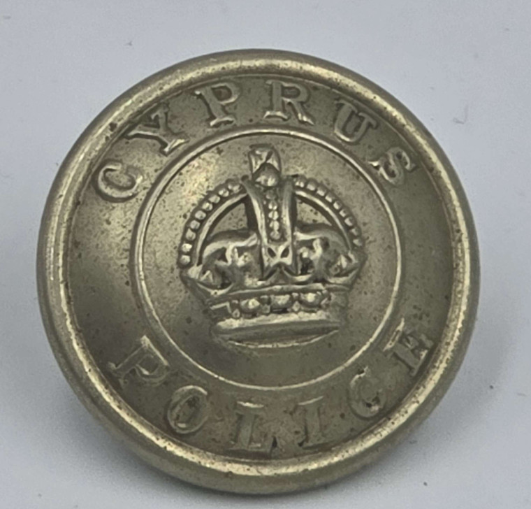 CYPRUS POLICE 1950 UNIFORM BUTTON OF BRITISH ADMINISTRATION QEII REIGN