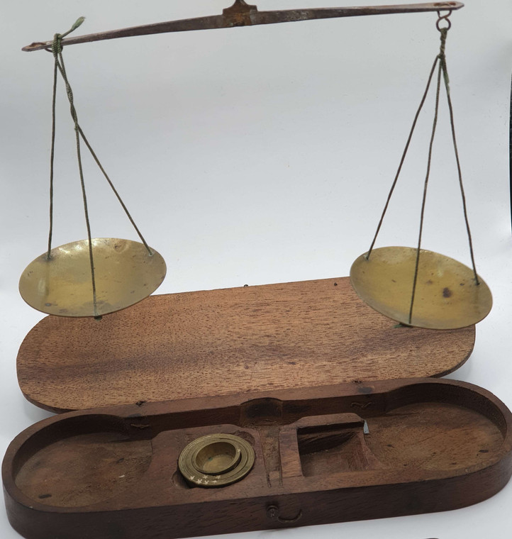 VINTAGE Mobile - Portable Scale with weights in wood box