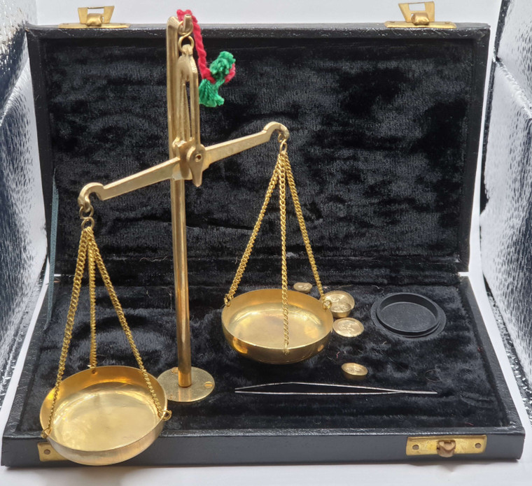 VINTAGE Mobile - Portable Luxury Scale with weights in nice Velvet case