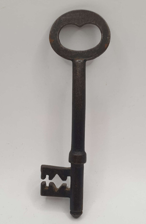 VINTAGE ANTIQUE KEY 2