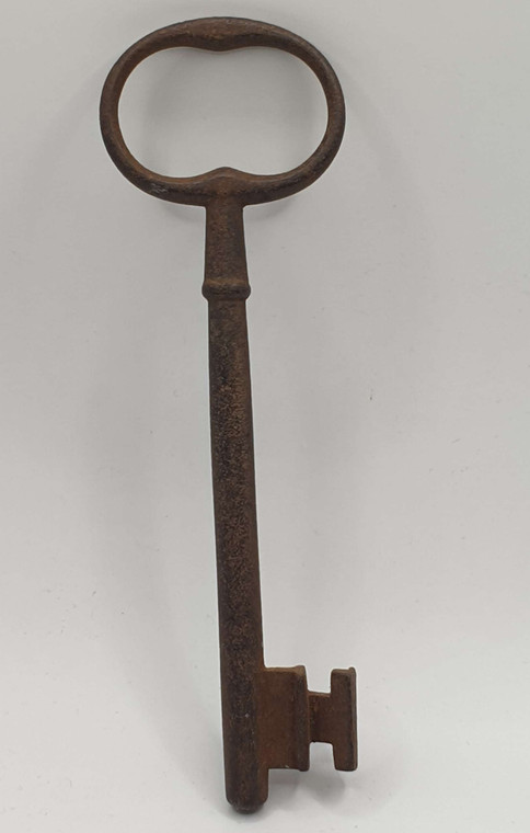 VINTAGE ANTIQUE LARGE KEY-