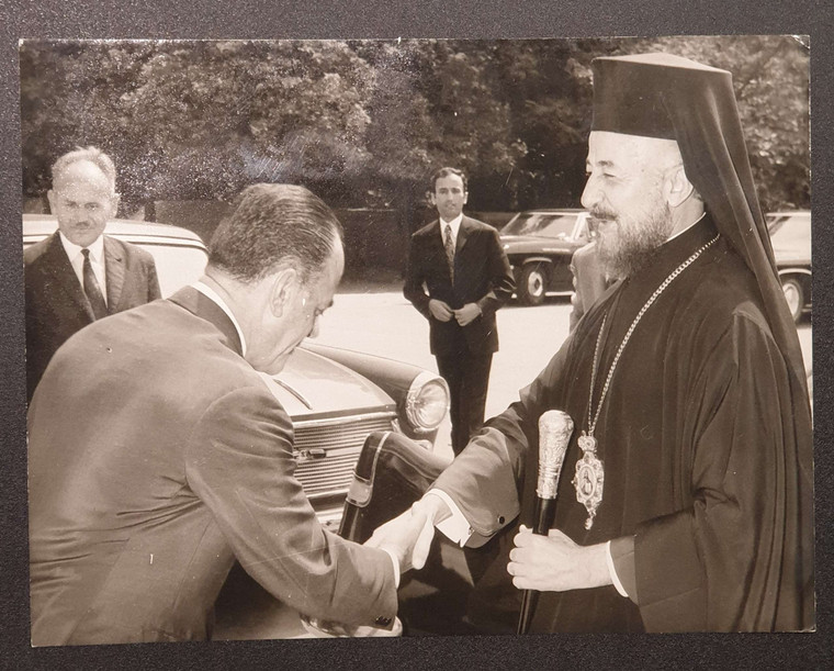 DICTATOR PAPADOPOULOS KISSING THE HAND OF ARCHBISHOP MAKARIOS ATHENS 1970