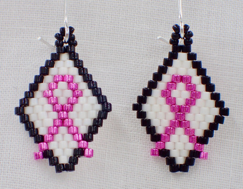 Free beading pattern PDF & Tutorial for Betsy Earrings