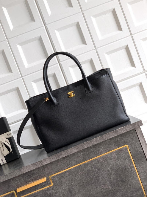 Chanel AS6056 Cerf Leather Exterior Medium Tote Bags Black Gold