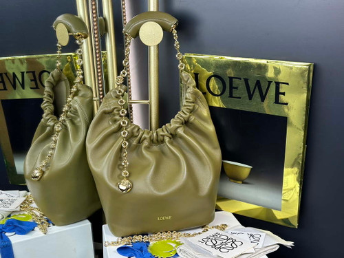 Loewe A914Q37X01 Medium Squeeze bag in nappa lambskin Green
