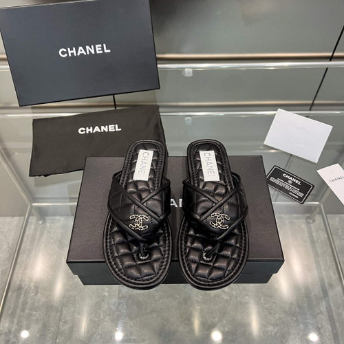 Chanel Women's Rhombus Slippers C91609
