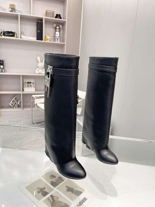Givenchy BE7021E0YP Women's Shoes Shark Lock Boots G97109