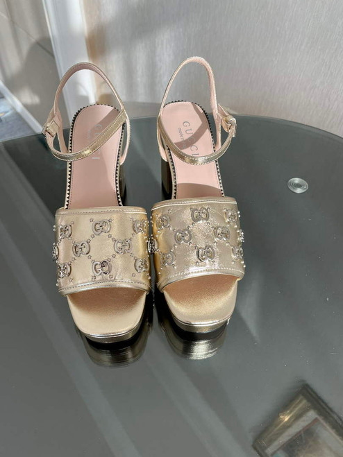 Gucci 719844 Women's Lnterlocking G Studs Sandal G56237