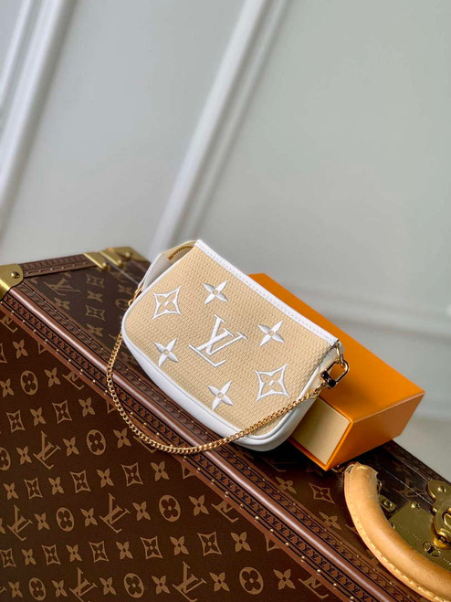LV M82472 Louis Vuitton Mini Pochette Accessoires White