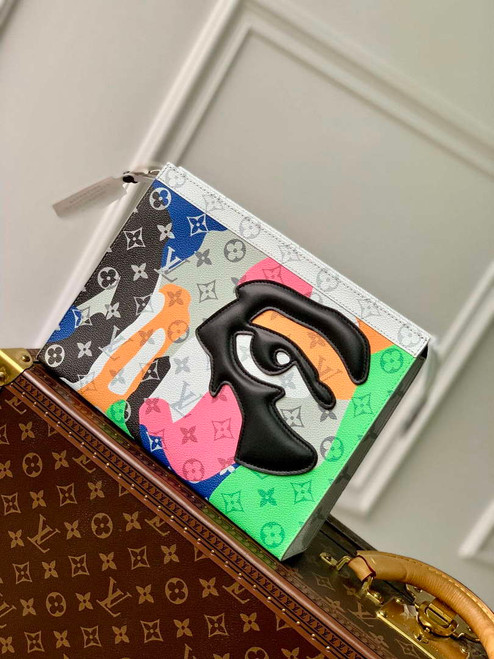 LV M82589 Louis Vuitton Pochette Voyage White