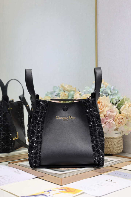 Dior Medium Signature Bucket Bag Black Dior Oblique Jacquard and Smooth Calfskin