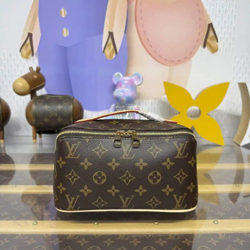 LV M11750 Louis Vuitton Toiletry Bag Monogram
