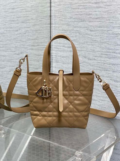 Dior M2835 Small Dior Toujours Vertical Tote Bag Sand Macrocannage Calfskin