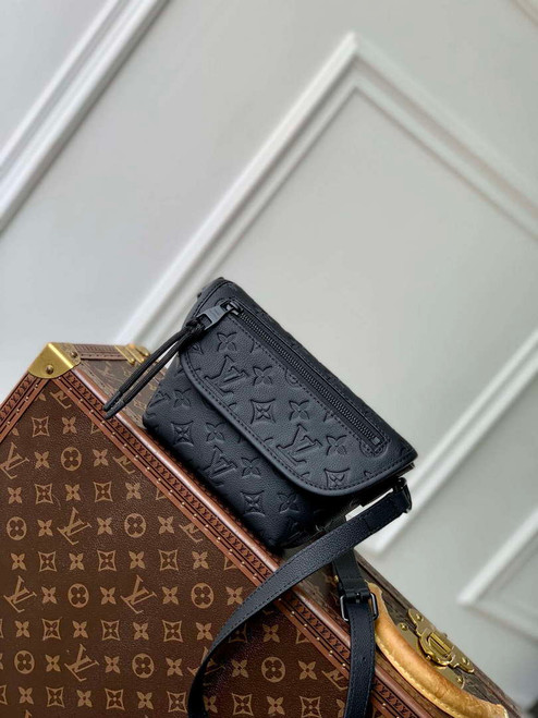 LV M12636 Louis Vuitton M14794 Pulse Wearable Wallet Black