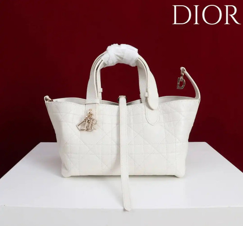 Dior M2822 Small Dior Toujours Bag White Macrocannage Grained Calfskin