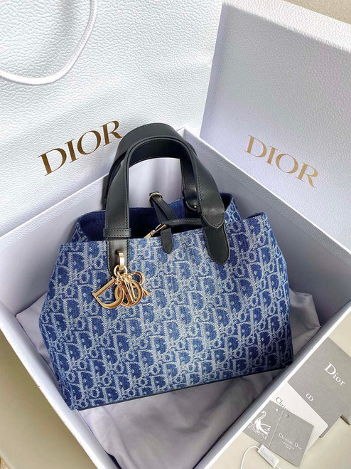 Dior M2821 Medium Dior Toujours Bag Blue Denim Dior Oblique Jacquard