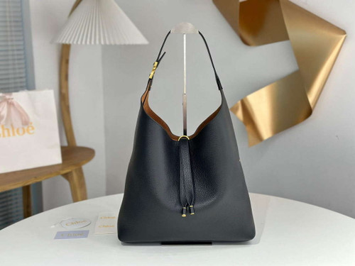Chloé CHC24SS630I31001 Marcie Hobo Bag in grained leather Black
