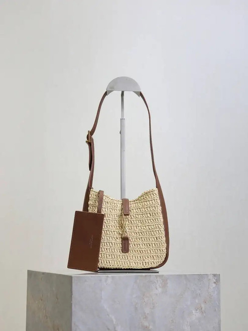 YSL 713938 LE 5 A 7 supple baby in Raffia Nature