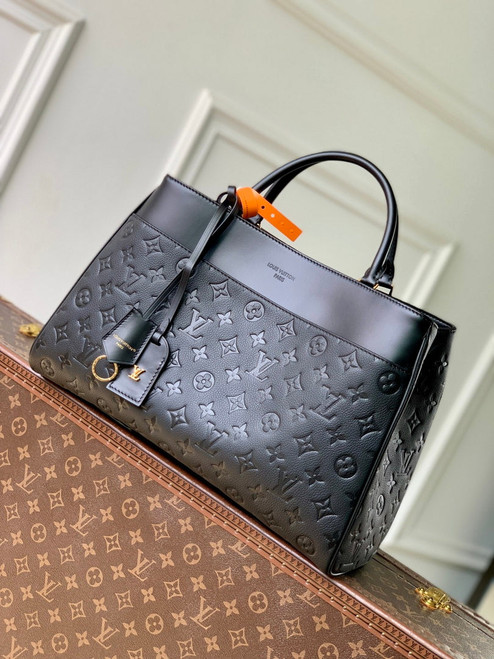 LV M25575 Louis Vuitton Avenue MM Handbag Black