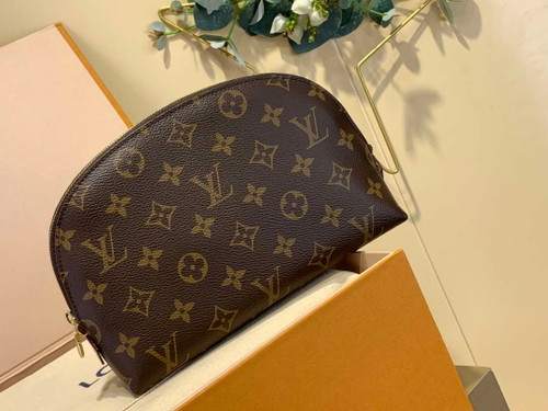 LV M47353 Louis Vuitton Cosmetic Pouch MM Monogram Canvas