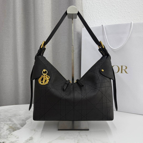 Dior M2846 Medium Dior Voyage Bag Black Flat Macrocannage Grained Calfskin
