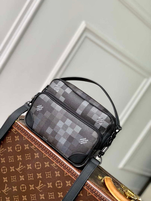 LV M14988 Louis Vuitton Nil Messenger Bag Black
