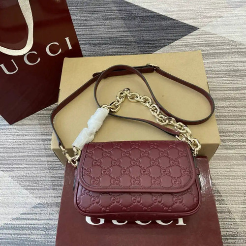 Gucci GG Emblem small shoulder bag 847448 Red