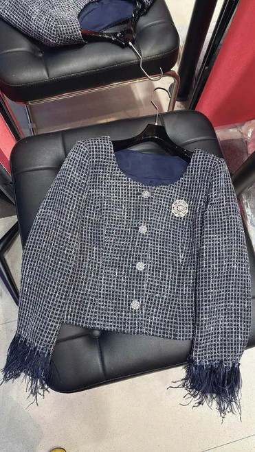 Chanel Women Tweed Thin fabric with ostrich feathers jacket C62329