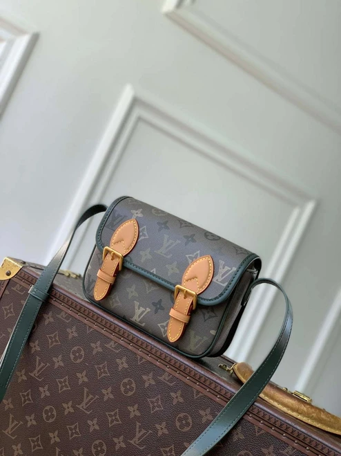 LV M26969 Louis Vuitton Satchel Wearable Wallet Khaki