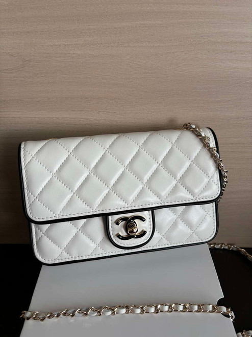 Chanel  AP4511  Spring-Summer 2025 Pre-collection Wallet On Chain White &  Black