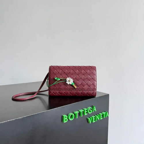 Bottega Veneta BV 838870V4SCH9111 Andiamo Daisy Pouch BV92002
