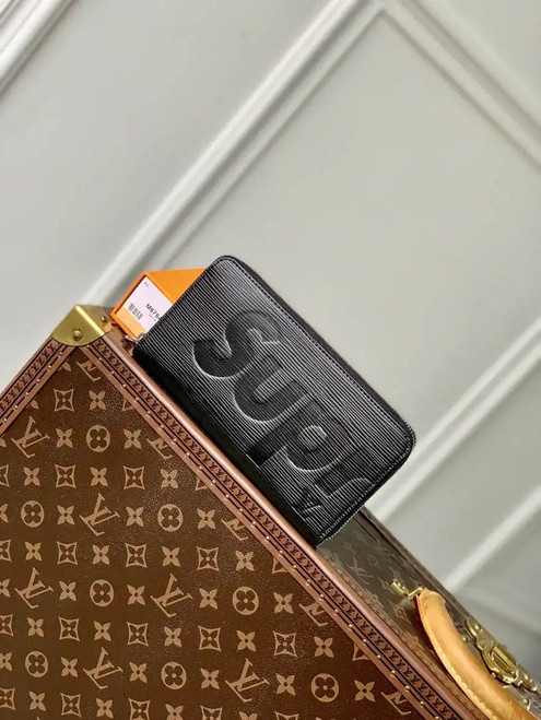 LV M67548 Zippy Wallet Louis Vuitton x Supreme leather Black