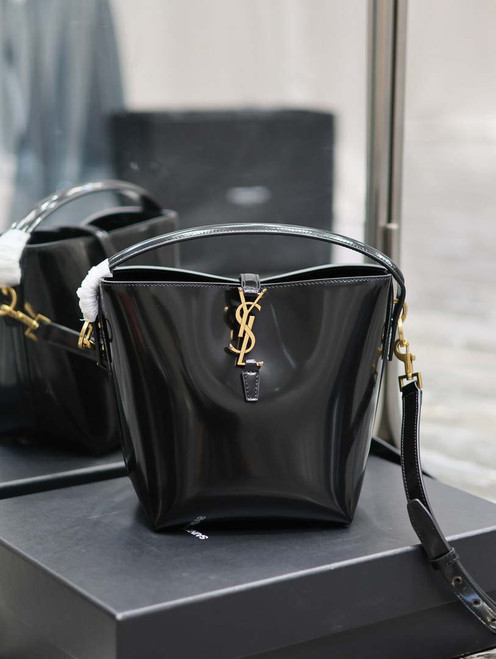 YSL 749036 LE 37 small in in Patent leather Black