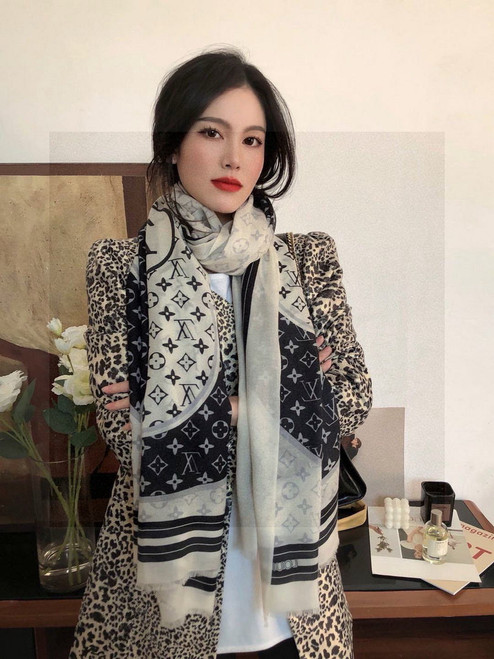 Louis Vuitton Fashion Cashmere scarf L39026