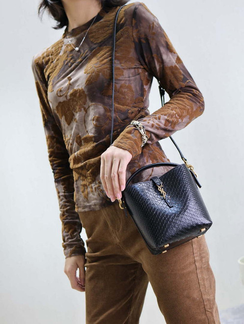 YSL 749036 LE 37 small in alligator Black snake print