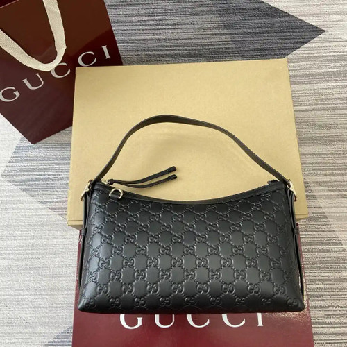 Gucci 847449 GG Emblem medium shoulder bag Black