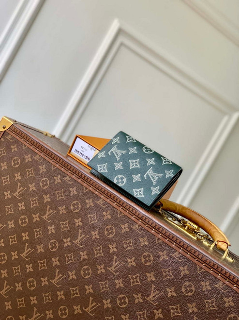 LV M27147 Louis Vuitton Passport Cover Forest Green
