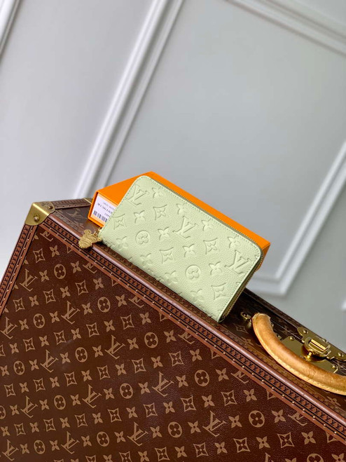 Louis Vuitton M13618 LV x TM Zippy Wallet Monogram Green tea