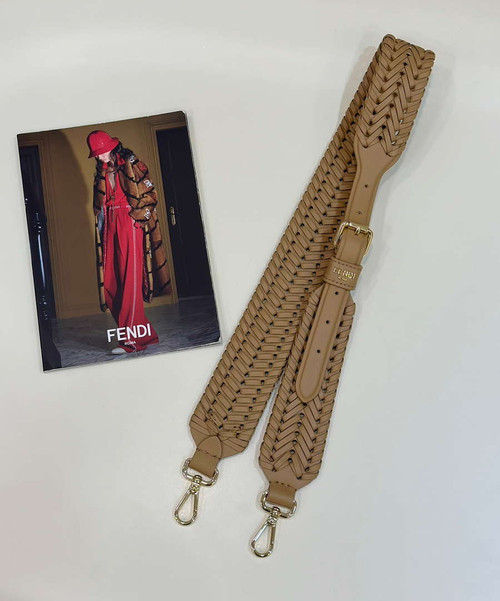 Fendi F10109 Handbag Fashionable cowhide Shoulder Strap Sand 9001