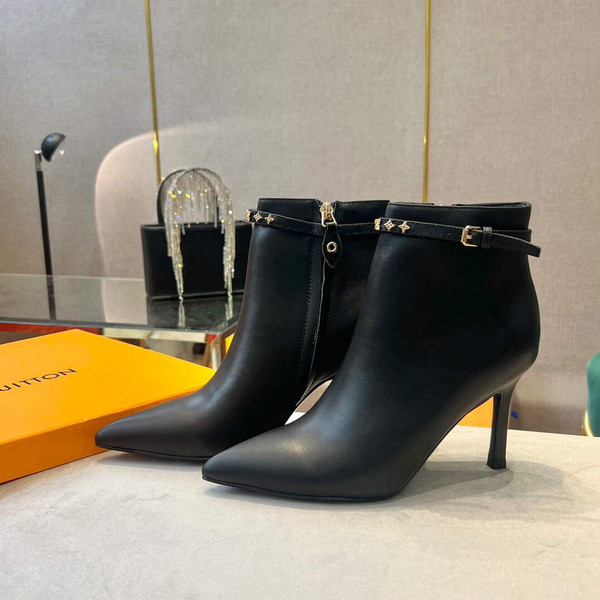 LV 1A9P35 Louis Vuitton Women's Signature Ankle Boot L66526